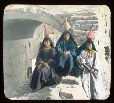 Egipto - meninas portadoras de água árabes (corrediça de lanterna) de American Photographer