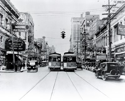 Elm Street, Dallas, 1922 de American Photographer