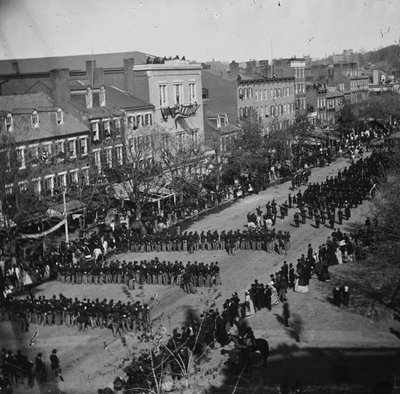 Funeral de Lincolns na avenida de Pensilvânia, Washington, CC, 19 de abril de 1865 de American Photographer