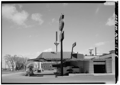 Estação de Serviço da Lindholm Oil Company, Cloquet, Minnesota (foto a p/b) de American Photographer