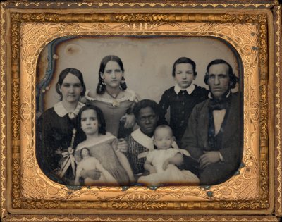 Retrato de uma família, década de 1860 (foto) de American Photographer