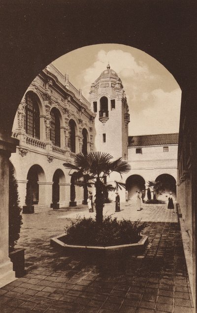 San Diego: Pátio do edifício dos condados do sul da Califórnia, Exposição Panamá-Califórnia (fotografia a preto e branco) de American Photographer