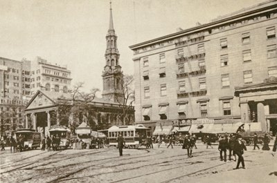 Capela de St Pauls e a casa de Astor, fora do parque da câmara municipal, New York City, 1892 de American Photographer