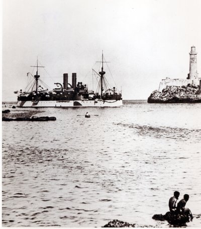 O USS Maine entrando no porto de Havana, Cuba, 1898 (ver 206526, 206527) de American Photographer