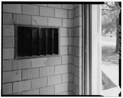 Detalhe de azulejo e moldagem com slots de correio, entrada típica para escadas, Techwood Homes, Edifício No. 6, 465 Techwood Drive & 119-125 Hunnicutt Street, Atlanta, Fulton County, GA de American Photographer