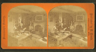 Vista de Amos Alcott em seu estudo de American Photographer
