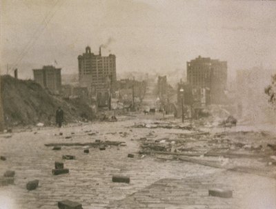 Vista do horizonte de San Francisco com fumaça do fogo causada pelo terremoto de 1906 de American Photographer