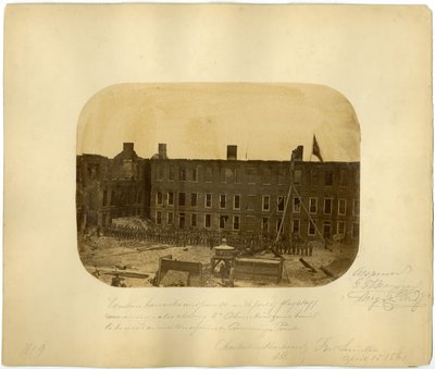 Quartel e Desfile do Oeste, Batalha do Forte Sumter, 15 de abril de 1861 de American Photographer