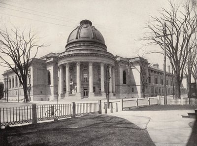 Universidade de Yale: "Rotunda", Woolsey Hall à esquerda, Yale Dining-Hall à direita (fotografia a preto e branco) de American Photographer