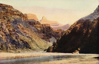 Zoroastro visto do rio, Parque Nacional do Grand Canyon (fotografia a cores) de American Photographer
