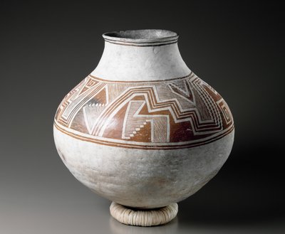 Frasco de Mogollon com desenhos geométricos, estilo II, 1025-1150 (louça de barro com deslizamento bichrome) de American School