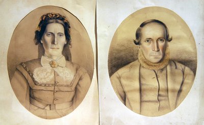 Retrato de um marido e mulher, c.1880 (gizes coloridos sobre papel) de American School