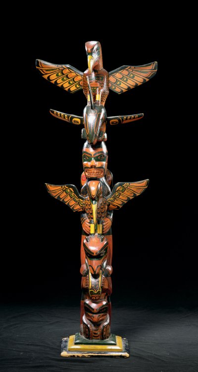Totem pole (madeira pintada) de American School