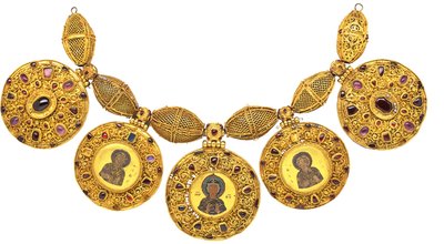 Colar com pingentes, início do século XII de Ancient Russian Art