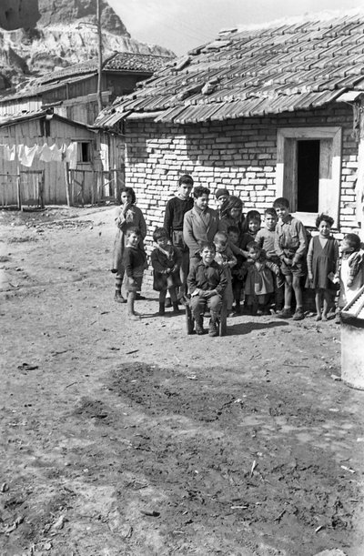 CROTONE - GRUPO DE CRIANÇAS de Ando Gilardi