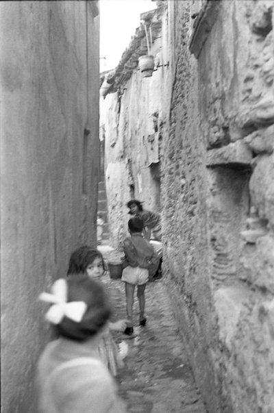 CROTONE - LAVADO NA RUA de Ando Gilardi