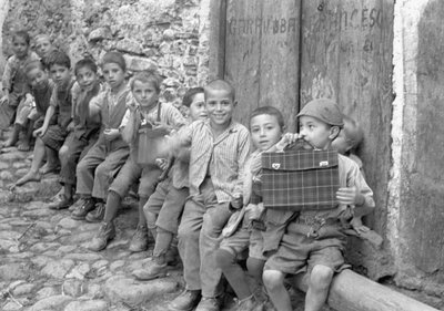 EM ATENDIMENTO PARA A ESCOLA, Melissa de Ando Gilardi