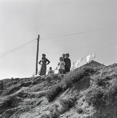 MULHERES E CRIANÇAS QUE ESPALHAM O BUCATO de Ando Gilardi