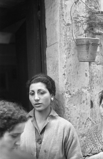 MULHERES À PORTA DE CASA de Ando Gilardi