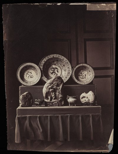 Exposição no Musée Chinois da Imperatriz Eugenie em Fontainebleau, c.1861 (estampado em albúmen) de Andre Adolphe Eugene Disderi