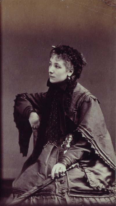 Retrato de Sarah Bernhardt (1844-1923) em traje de cidade de Andre Adolphe Eugene Disderi