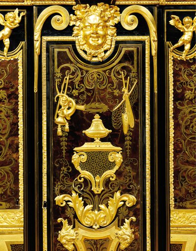 Louis XIV petit armoise, c.1700-10 (ormolu, latão, tartaruga, ébano e marchetaria) de Andre Charles (attr. to) Boulle