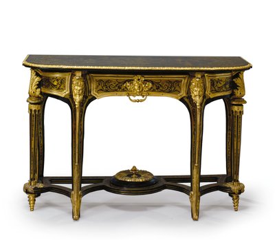 Uma de um par combinado de mesas de cais Luís XIV, c.1710 (ormolu montado & Boulle latão incrustado em carapaça de tartaruga) (ver também 469014 e 469015) de Andre Charles (attr. to) Boulle