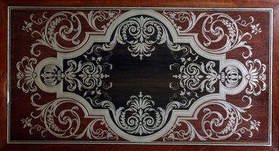 Decoração no interior da porta do armário de ébano, por Andre-Charles Boulle (1642-1732), França de Andre Charles Boulle