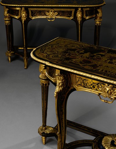 Par combinado de mesas de cais Luís XIV, c.1710 de Andre Charles Boulle