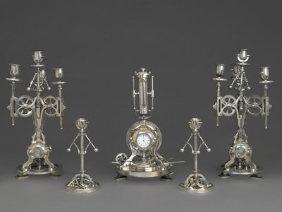 Relógio, parte de uma guarnição de relógio de cinco peças, c.1880 (bronze prateado, vidro, papel) de Andre Romain Guilmet