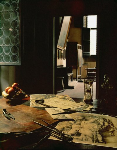 Estudo de Andrea Mantegna com os seus desenhos e ferramentas de gravador (desenho) de Andrea Mantegna