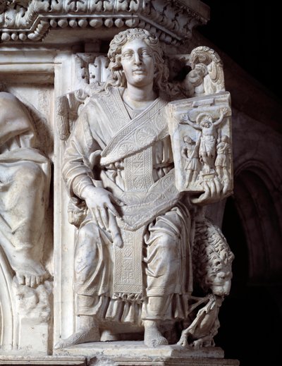 Arte Gótica: O arcanjo Michael segurando uma tábua com crucificação. Escultura do púlpito de Andrea Pisano