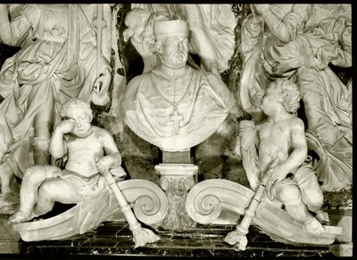Detalhe do monumento funerário do Cardeal Forteguerri (mármore) (detalhe de 434103) de Andrea del Verrocchio