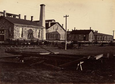 Placa 17. Laramie Machine Shops, a partir do sudoeste, 1869 (foto) de Andrew Joseph Russell