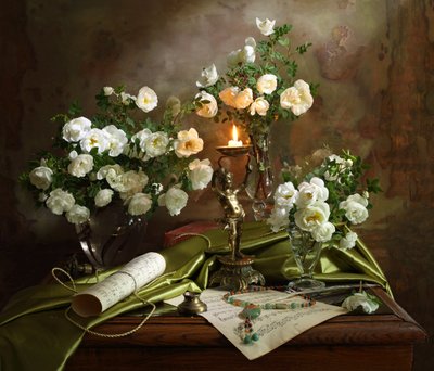 Rosas à luz das velas e música de Andrey Morozov
