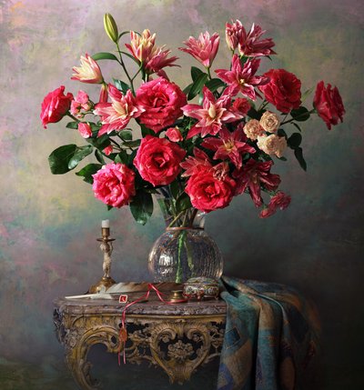 Bouquet elegante de rosas e lírios de Andrey Morozov