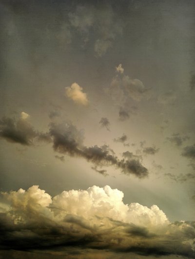 Paisagem dramática com nuvens douradas de Angelo Cerantola