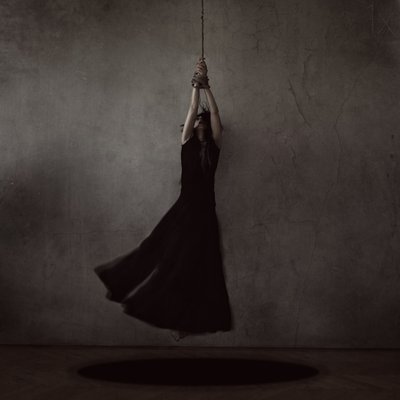 A Mulher sobre o Vazio de Anja Matko