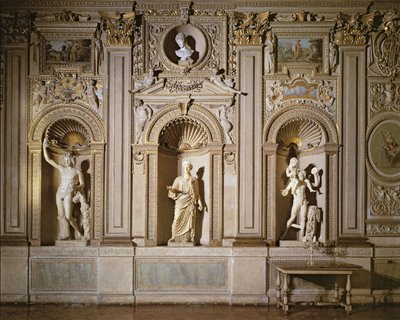 A Galleria Carracci, detalhe da decoração de parede de estuque dourado com nichos contendo escultura de mármore, foto de 1597-1604 de Annibale Carracci