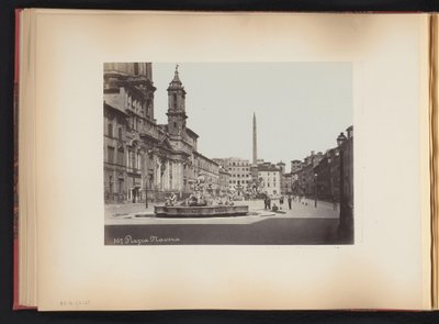 Vista da Piazza Navona com fonte em Roma, Itália Piazza Navona (título no objeto) de Anonymous