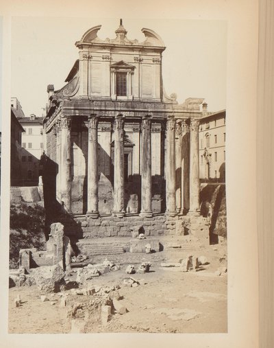 Templo de Antoninus e Faustina no Forum Romanum em Roma, Itália de Anonymous