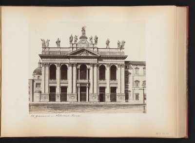 Fachada de São João de Latrão em Roma, Itália São Giovanni in Laterano. Roma (título no objeto) de Anonymous
