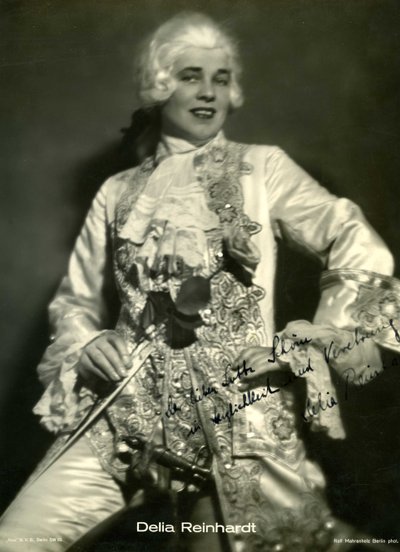 Delia Reinhardt (1892-1974) em "Le Nozze di Figaro" de Wolfgang Amadeus Mozart, Anônimo de Anonymous Anonymous