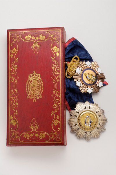 Reino das Duas Sicílias (Duas Sicílias) - Ordem de São Fernando e Merite: emblemas de uma grande cruz de cavaleiro pertencente a um membro da Casa Grande Ducal de Baden - Meio século XIX - Ouro, prata e emal; caixa de armas do Reino das Duas Sicílias de Anonymous Anonymous