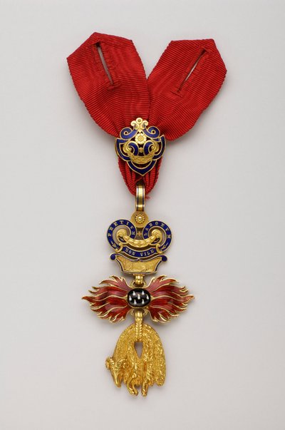 Ordem do Velo de Ouro: Velo de Ouro Austríaco - Distintivo reduzido - 1850-1900 - Ouro e emalhados - H: 7,6 cm; W: 4,5 cm; Peso: 42 g - Colecção privada de Anonymous Anonymous