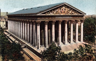 Paris: vista exterior da Igreja da Madeleine projetada pelo arquiteto Pierre Alexandre Vignon (1763-1828). Fotografia de 1920 no "Álbum Artístico" da cidade de Paris. Coleção particular. de Anonymous Anonymous
