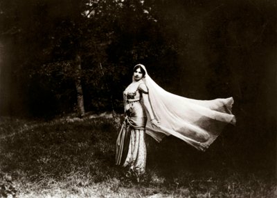 Retrato de Margaretha Geertruida Zelle, conhecida como Mata Hari (Mata-Hari de Anonymous Anonymous
