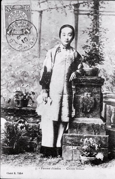 Retrato de uma jovem chinesa em traje tradicional Fotografia do início do século XX - Colecção privada de Anonymous Anonymous