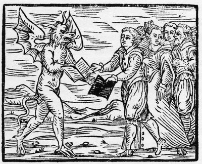 Satanás apresenta um livro negro aos seguidores em troca do livro dos Evangelhos - "Compendium Maleficarum", trata das bruxas, dos seus infortúnios e das suas faculdades por Francesco Maria Guazzo ou Guaccio ou Guaccius (15?? -16??) 1608 Coleção Privada de Anonymous Anonymous