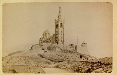 A cidade de Marselha e seus arredores por volta de 1885 -1890: Notre Dame de la garde, Colecção privada de Anonymous Anonymous